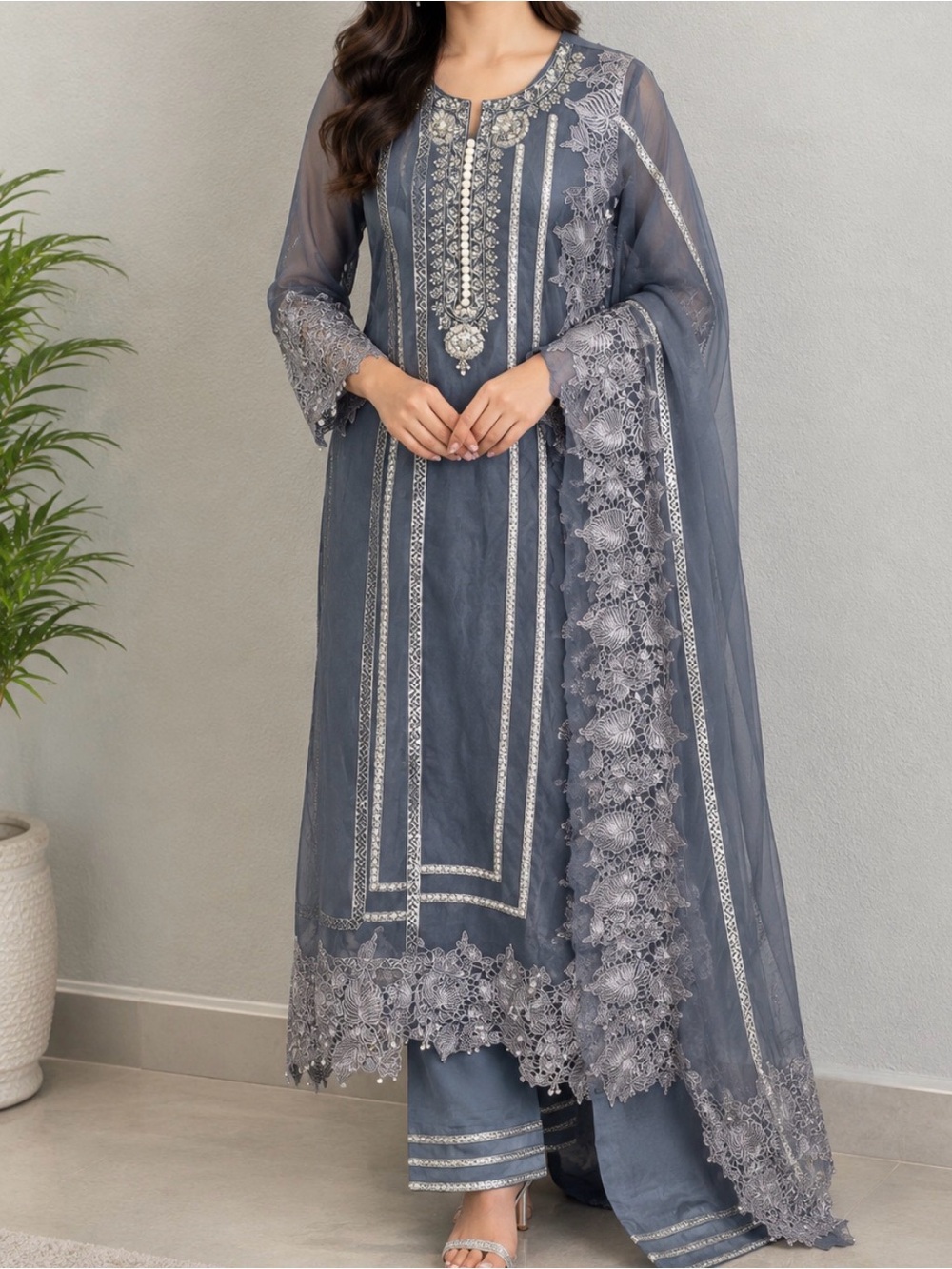 shalwar kameez Duppatta organza silver gray embroider pearls, laces. Size M